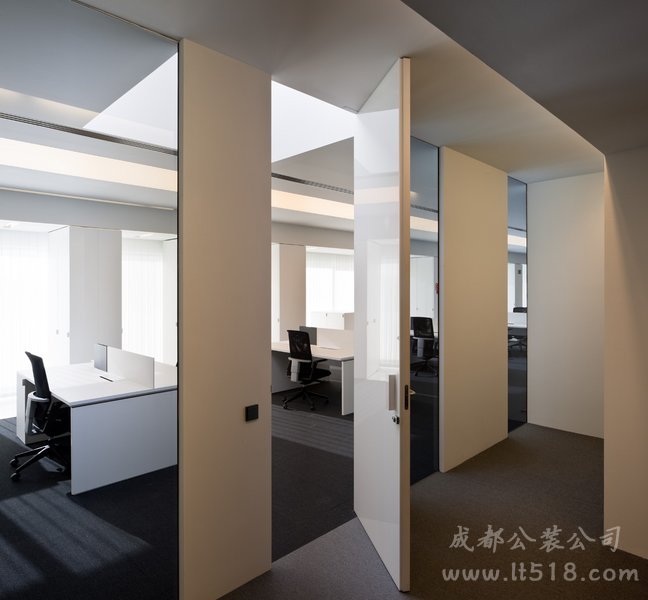 成都現代辦公室裝修風格哪家工裝裝修公司好？